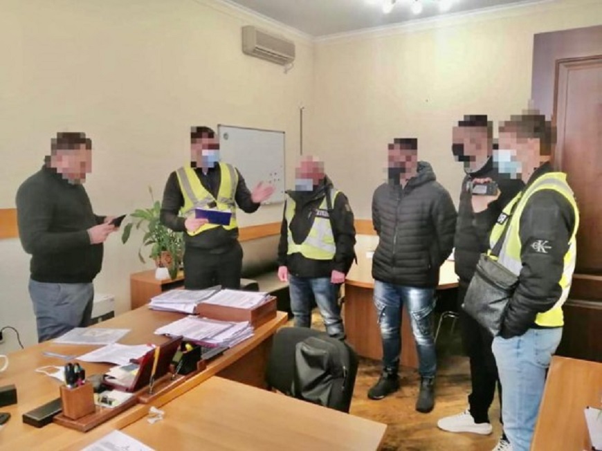 Правоохоронці продовжують обшуки на “Київтеплоенерго”: розкрадання 1,5 мільйона гривень