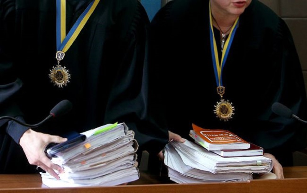 Українські судді продовжують звільнятися з посад