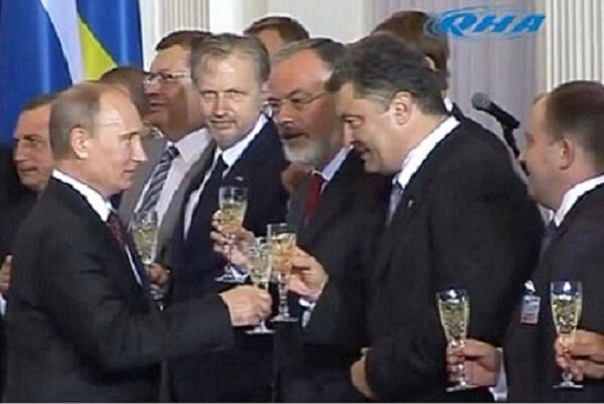 Путін покликав Порошенка у Росію. Порошенко перевів стрілки на Зеленського