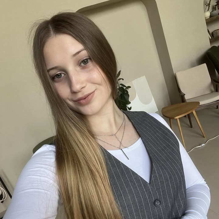 Історія Дар’ї Старинець — дівчини, яка не залишилася осторонь війни та людських проблем: від волонтерства у селі до громадської діяльності
