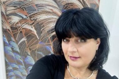 «Мистецтво не погоджується на друге місце»: Карина Кравець про український живопис під час війни