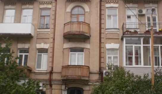 Потужні вібрації, пробитий фундамент та глухота Мінкульту: як нищать садибу архітектора Миколи Гарденіна у Києві